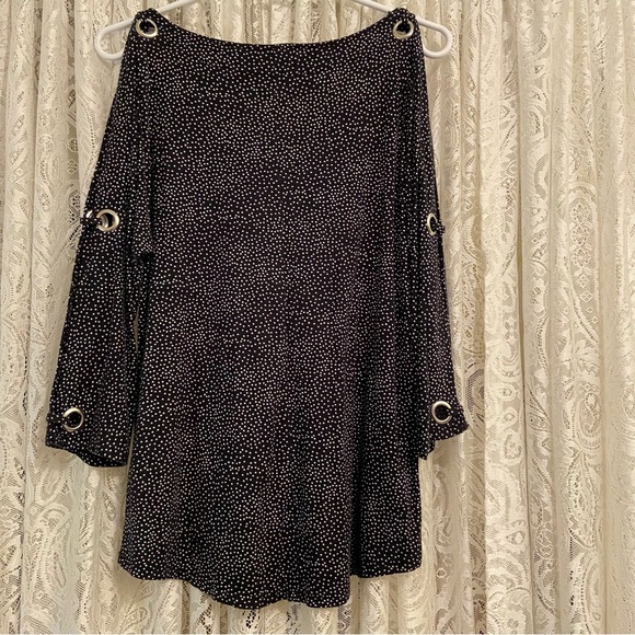 Cable & Gauge black blouse with peekaboo long sleeves. - Picture 2 of 5